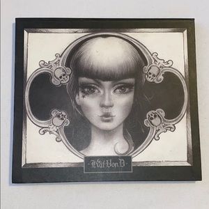 Kat Von D Spellbinding Eyeshadow Book Palette